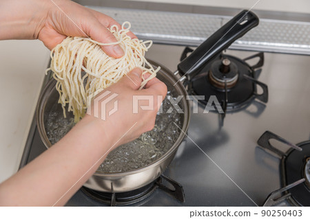 [中間主婦煮拉麵] 90250403