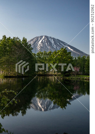 北海道羊蹄山池塘 90252062