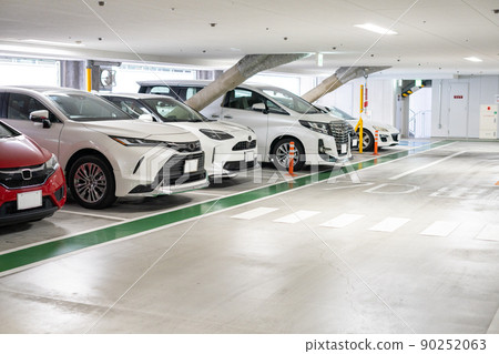 Full multi-storey car park 90252063
