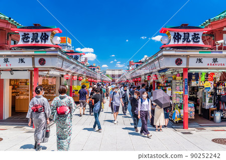 Tokyo Asakusa-ji Nakamise-dori 90252242