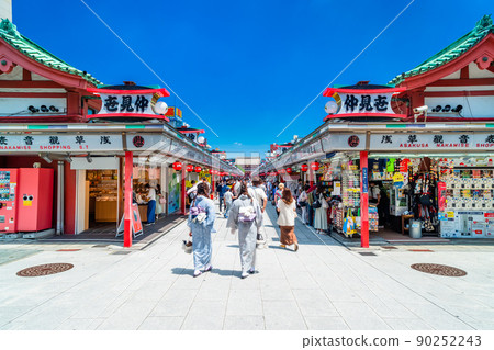 Tokyo Asakusa-ji Nakamise-dori 90252243