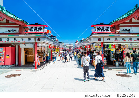 Tokyo Asakusa-ji Nakamise-dori 90252245