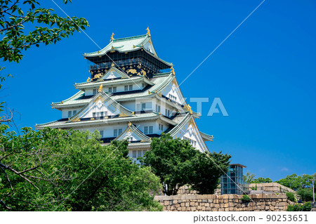 新鮮的綠色大阪城堡 新鮮的綠色大阪城堡 90253651