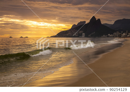 Sunset on the ocean at Rio de Janeiro, Ipanema beach. Brazil 90254129
