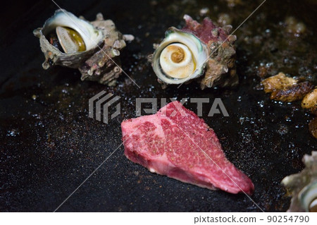 Beef steak and turban shell grilled 90254790