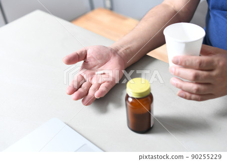 Hands of elderly people taking medicine 90255229
