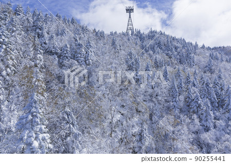 從新穗高索道看秋葉索道穗高山脈雪山雪景 90255441