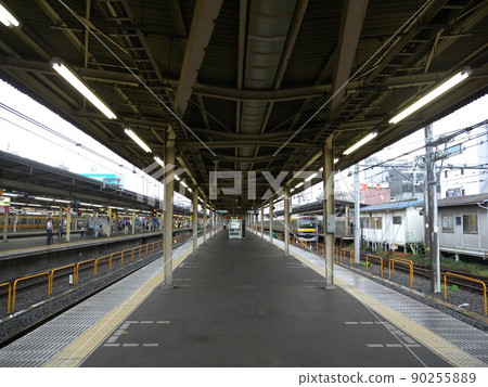 Platform JR Tokyo Metro Nakano Station 90255889