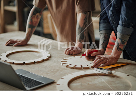 Craftsman Discussing Design Craftsman Discussing Design 90256281
