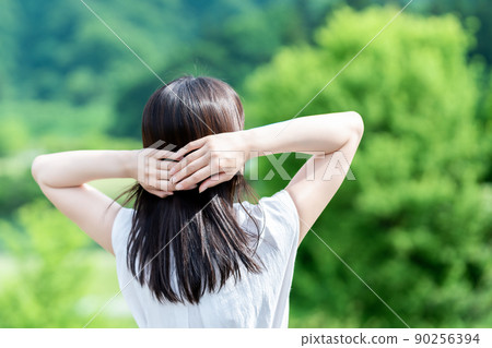 Rear view of a woman enjoying the fresh green [Parts cut] 90256394