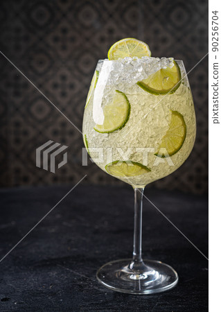 Margarita cocktail with lime Margarita cocktail with lime 90256704