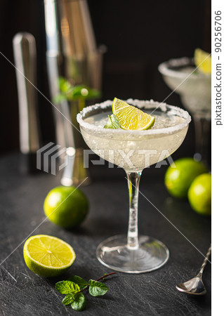 Margarita cocktail with lime Margarita cocktail with lime 90256706