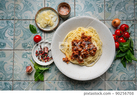 Pasta spaghetti bolognese 90256708