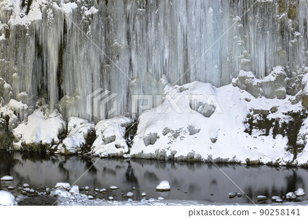 Mysterious and beautiful ice curtain (Shirakawa Ice Pillars, Kiso Town, Nagano Prefecture) Mysterious and beautiful ice curtain (Shirakawa Ice Pillars, Kiso Town, Nagano Prefecture) 90258141