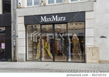 Max Mara brand shop in Luxembourg 90258310