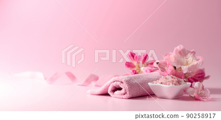Spa composition with pink Himalayan salt. 90258917