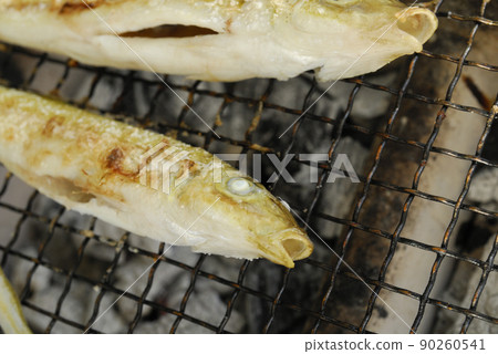 Grilled fish in a shichirin 90260541