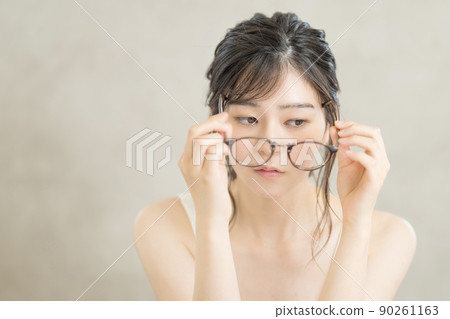 Young women glasses beauty 90261163