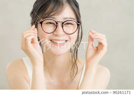 Young women glasses beauty Young women glasses beauty 90261171