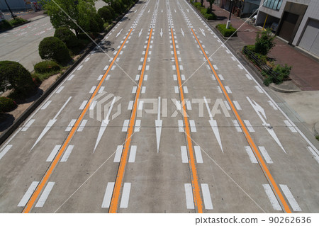 道路標記/箭頭（按行進方向進行的交通分類） 90262636