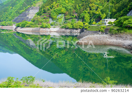 Arima Dam Naguri Lake View from the top Water mirror Spring Fresh green scenery 90263214