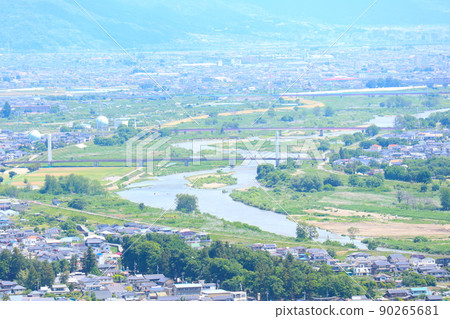 View of Japan's three major train windows from Obasute Station Zenkojidaira and Obasute Tanada 90265681