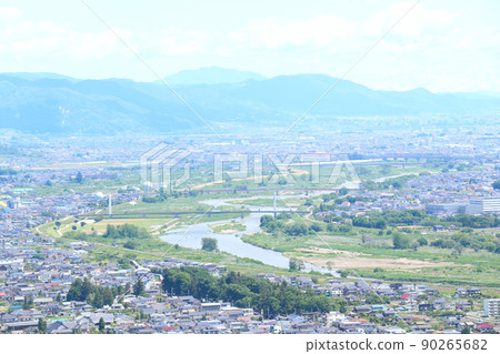 View of Japan's three major train windows from Obasute Station Zenkojidaira and Obasute Tanada 90265682