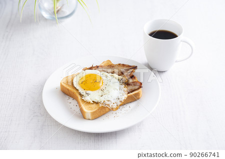 Bacon and egg toast Bacon and egg toast 90266741