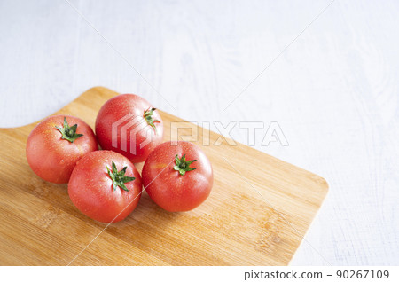 Ripe tomatoes 90267109