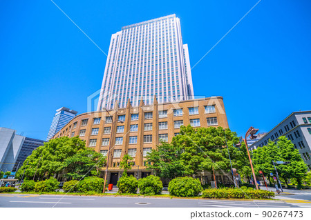 日本東京都市風景,看著在清新的綠藍天空中閃耀的霞關的文部科學省 日本東京都市風景,看著在清新的綠藍天空中閃耀的霞關的文部科學省 90267473