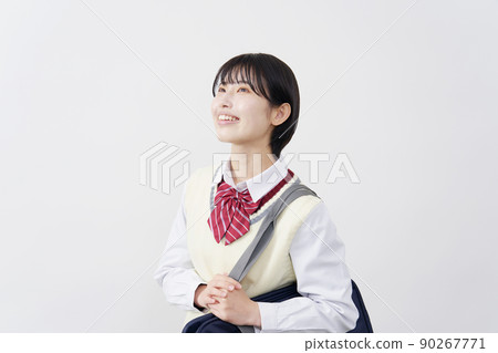 白色背景上帶著微笑的高中女生 90267771