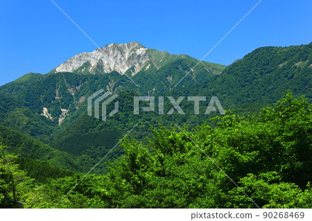 [Tottori Prefecture] Fine weather Daisen and fresh green (Oku Daisen) 90268469