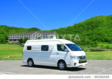 [鳥取縣]天氣晴朗時的鏡火和新鮮的綠色（奧大山） 90268489