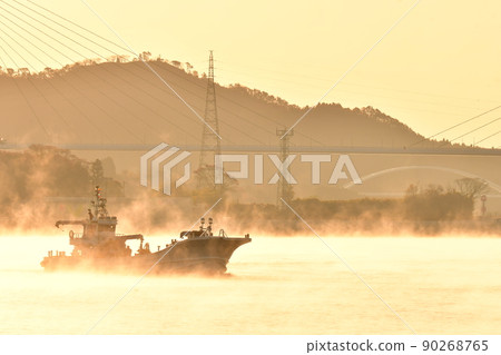 一種罕見的自然現象,一場用霧覆蓋海面的風暴 一種罕見的自然現象,一場用霧覆蓋海面的風暴 90268765