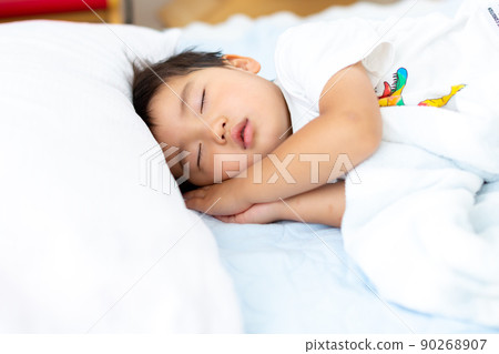 3歲男孩睡臉 3歲男孩睡臉 90268907