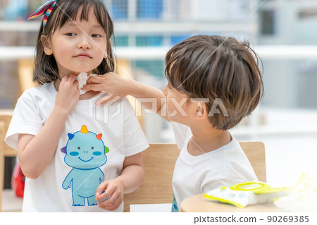 children lifestyle friends men and women 90269385