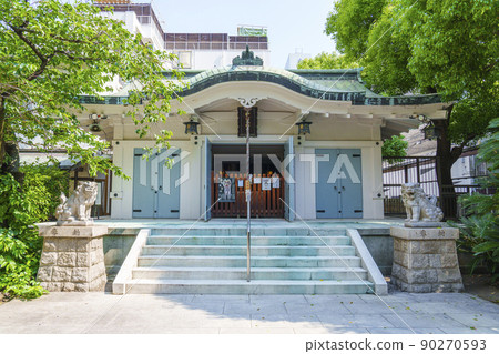Mitsu Hachimangu Shrine (a shrine in the middle of America-mura, Osaka) Mitsu Hachimangu Shrine (a shrine in the middle of America-mura, Osaka) 90270593