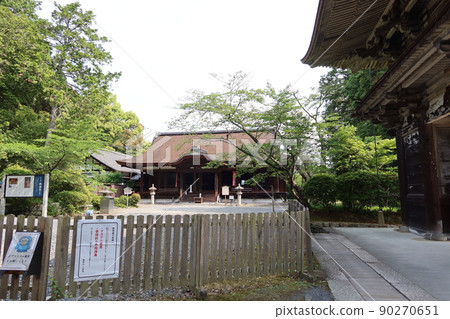 滋賀縣大津市三井寺(=溫成寺)院內入口附近的釋迦堂風景 滋賀縣大津市三井寺(=溫成寺)院內入口附近的釋迦堂風景 90270651
