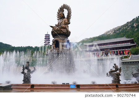statue and fountain 90270744