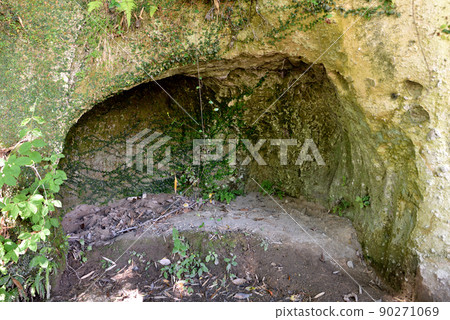 Cave of Takamori Saigo in Shiroyama, Kagoshima City 90271069