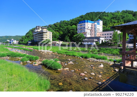 [鳥取縣]從戀屋橋看到的三朝溫泉町（三德川） 90274220