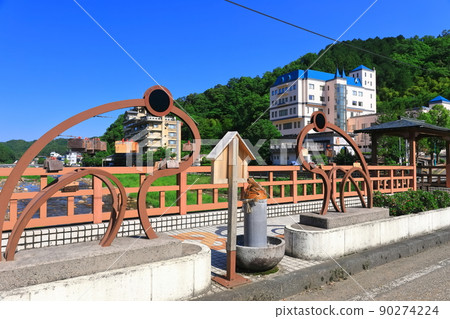 [Tottori Prefecture] Misasa Onsen Town (Mitoku River) seen from Koiyabashi 90274224