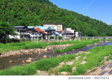 [鳥取縣]從戀屋橋看到的三朝溫泉町（三德川） 90274231