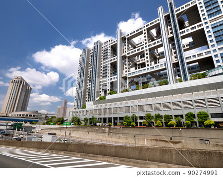 富士電視台大樓和首都高速公路東京 富士電視台大樓和首都高速公路東京 90274991