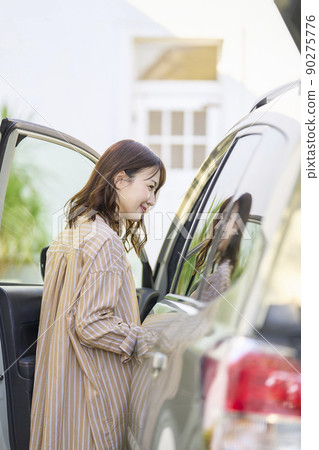 開車出門的女人 開車出門的女人 90275776