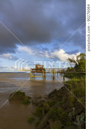 Traditional fishing hut on river Gironde, Bordeaux, Aquitaine, France Traditional fishing hut on river Gironde, Bordeaux, Aquitaine, France 90276064
