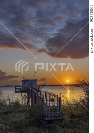 Traditional fishing hut on river Gironde, Bordeaux, Aquitaine, France Traditional fishing hut on river Gironde, Bordeaux, Aquitaine, France 90276065