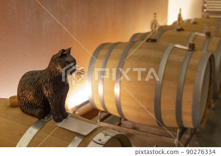Black cat (schwarze katze) as a symbol of best wine in typical Austrian wine cellar Black cat (schwarze katze) as a symbol of best wine in typical Austrian wine cellar 90276334