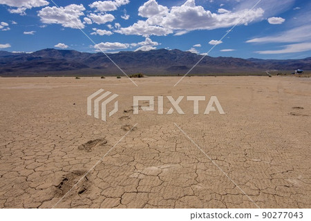 50 degrees Celsius, scorching Death Valley National Park 90277043