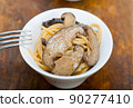Italian spaghetti pasta and mushrooms 90277410